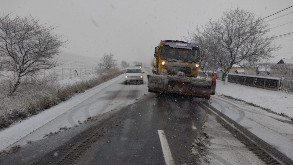 Avertizare de ploi și ninsoare