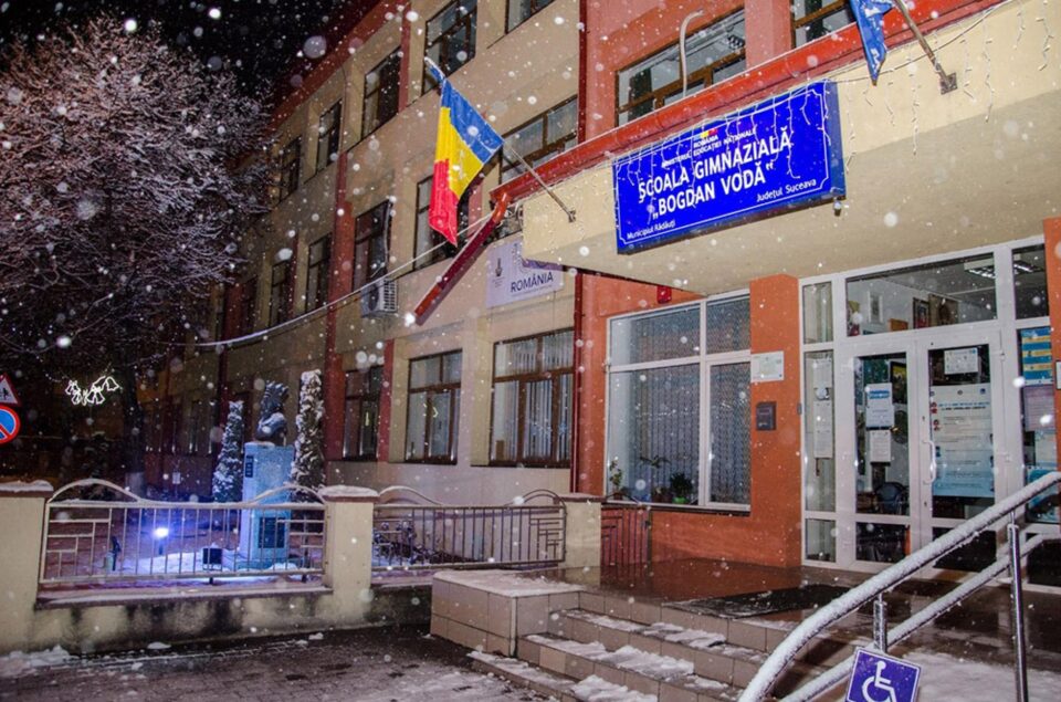 Școala „Bogdan Vodă” Rădăuți a împlinit 42 de ani, moment marcat în mod festiv de elevi, profesori și părinți