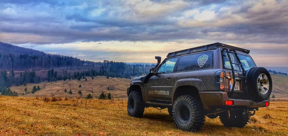 Suceveanul ii pune la dispozitie Mosului masinile de teren off-road pentru a ajunge in locuri izolate din județ