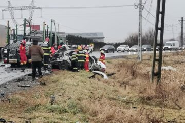 Accident mortal la Cumpărătura, după un impact între un autoturism și un camion
