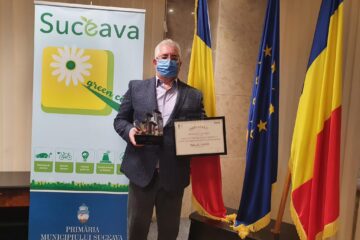 Primarul Sucevei, Ion Lungu, cu premiile de Excelență primite la Gala AMR 2021