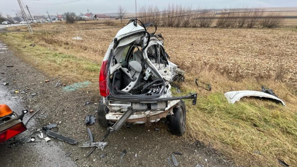 Accident mortal la Cumpărătura, după un impact între un autoturism și un camion