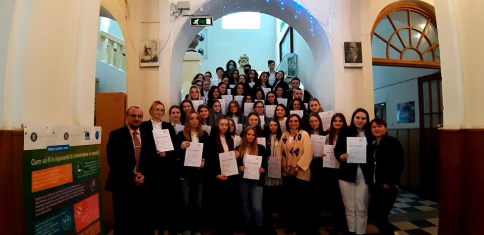 47 de elevi de la Colegiul „Eudoxiu Hurmuzachi” au primit „Deutsches Sprachdiplom”, nivel B1 47 de elevi de la Colegiul „Eudoxiu Hurmuzachi” au primit „Deutsches Sprachdiplom”, nivel B1