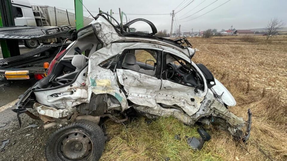 Accident mortal la Cumpărătura, după un impact între un autoturism și un camion