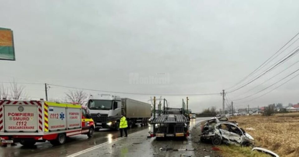 Autoturismul s-a lovit cu o violență extremă, din lateral, de autotren