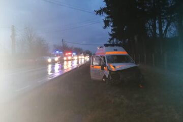 Ambulanța implicată în accidentul mortal nu ar fi avut pornite semnalele sonore în timpul depășirii unei coloane