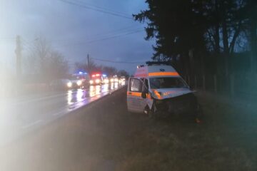 Ambulanța implicată în accidentul mortal nu ar fi avut pornite semnalele sonore în timpul depășirii unei coloane