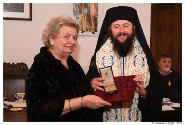 Slujbă arhierească, cuvinte de învățătură, colinde și distincții, într-o zi de sărbătoare, la Mănăstirea Voroneț