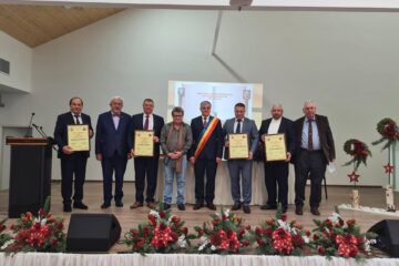 Fotografie de final - Simpozionul Literar ”Poeții Nemuririi Noastre”