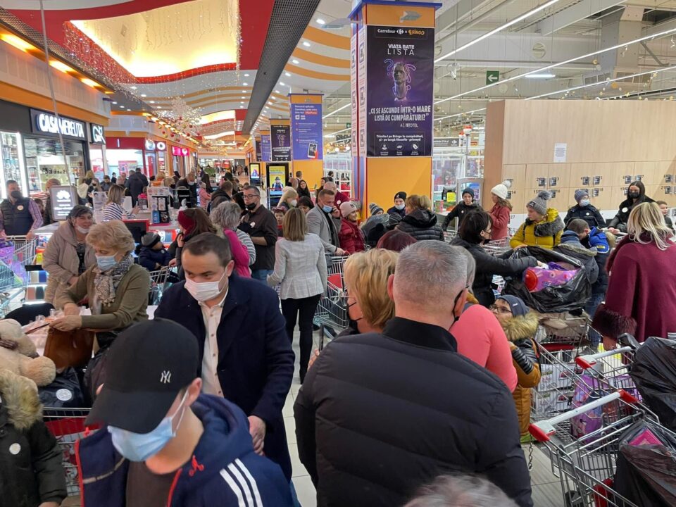 101 de copii din centrele de plasament din zona Falticeni au primit daruri din partea membrilor Rotary Club Suceava – Bucovina