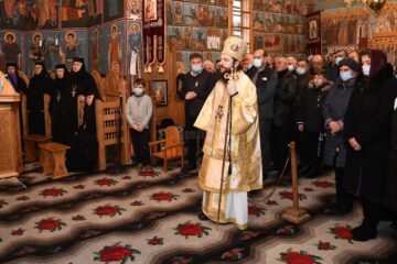 Slujbă arhierească, cuvinte de învățătură, colinde și distincții, într-o zi de sărbătoare, la Mănăstirea Voroneț