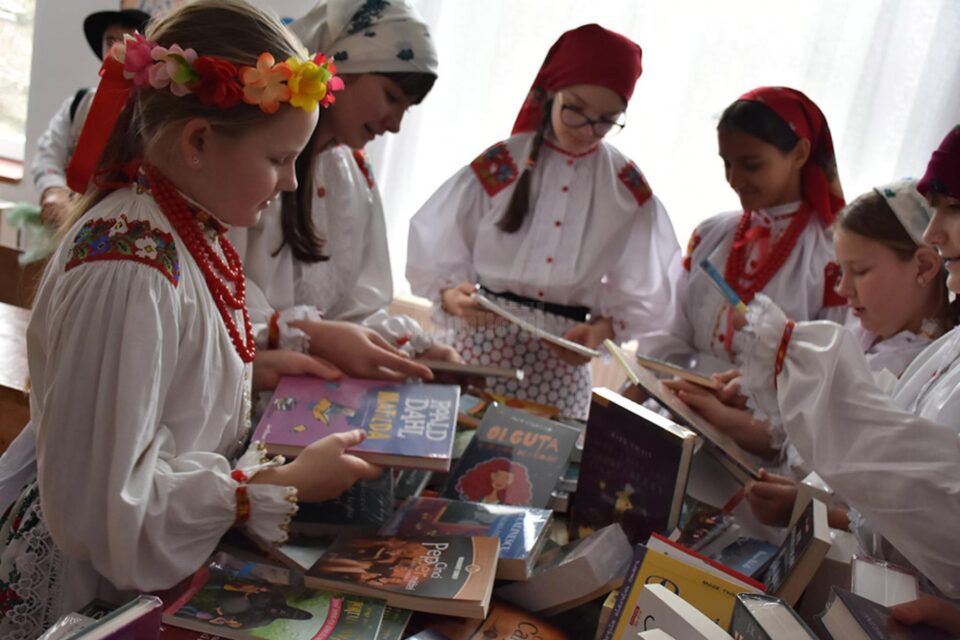 Biblioteca școlii din Solonețu Nou s-a îmbogățit cu 130 de volume