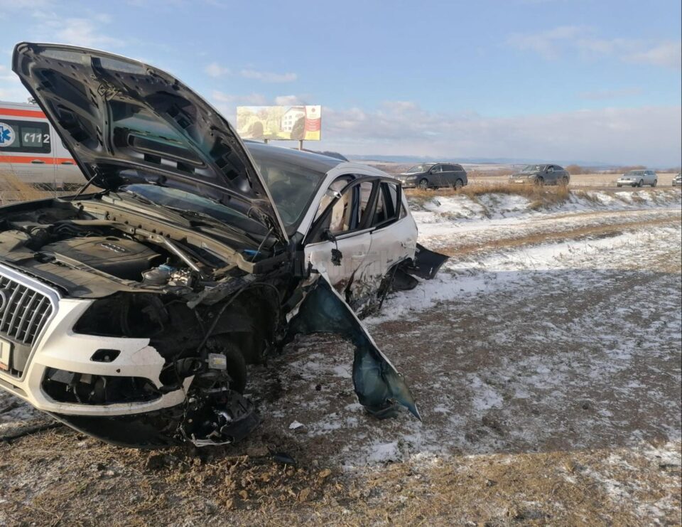 Cele două mașini implicate în accident