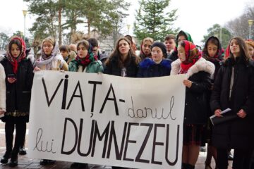 Mai mulți voluntari suceveni au colindat cadrele medicale de la Spitalul Județean, bătrâni din centre sociale și credincioși din mai multe parohii
