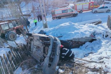masina rasturnata la Găinești