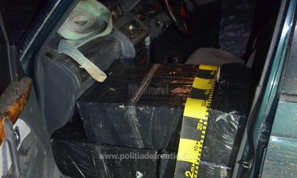 Poliția de Frontieră Țigări confiscate cu tot cu mașina abandonată în apropiere de fâșia verde