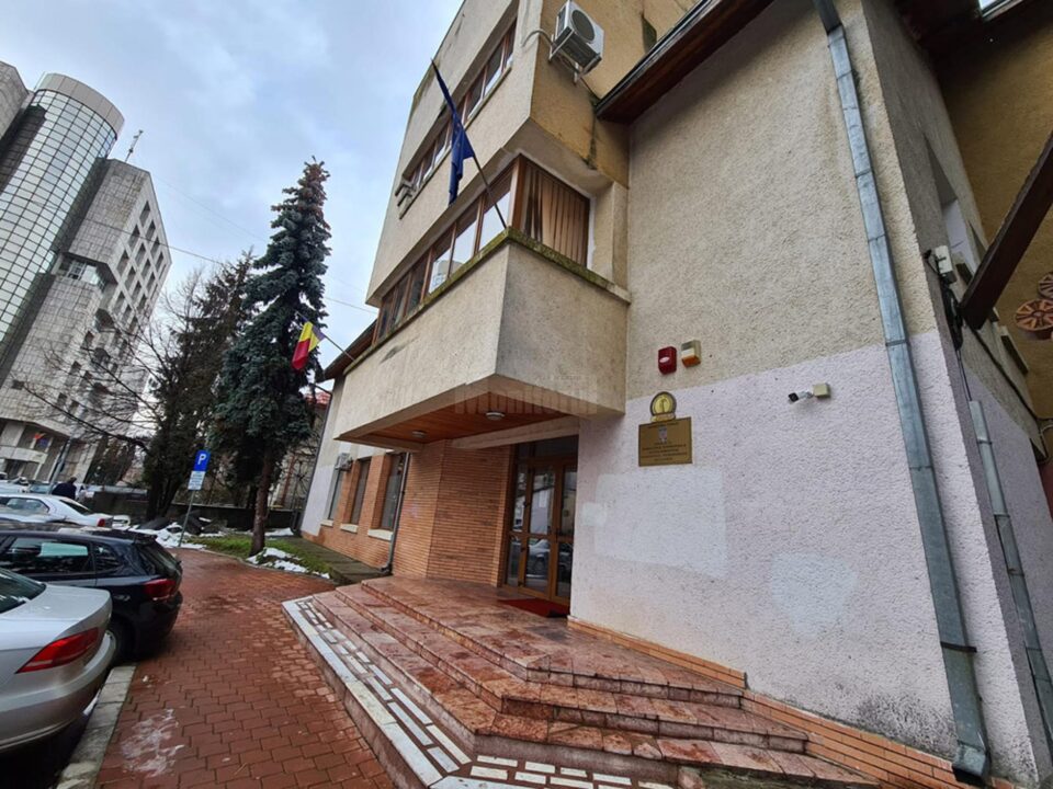 Pentru destructurarea rețelei, procurorii DNA Suceava au derulat ieri 52 de percheziții Pentru destructurarea rețelei, procurorii DNA Suceava au derulat ieri 52 de percheziții