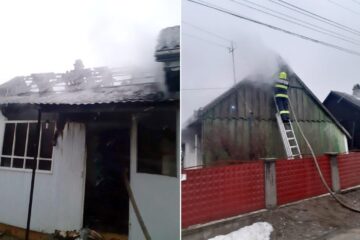 Casă distrusă de un incendiu pornit de la sobă și extins la acoperiș