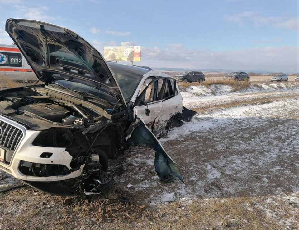 Cele două mașini implicate în accident