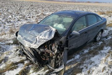 Cele două mașini implicate în accident