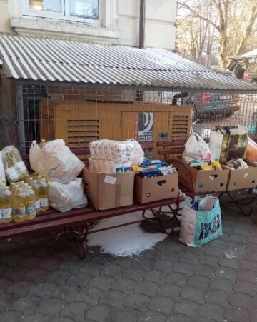 „Bunicii” de la Căminul pentru Persoane Vârstnice Solca, colindați de elevi de la Soloneț