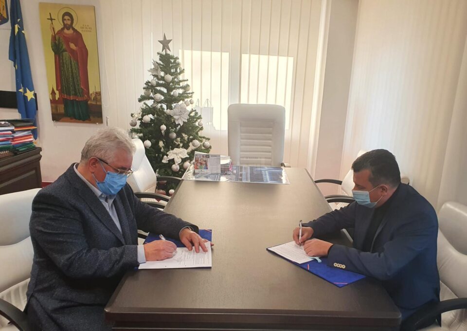 Ion lungu a semnat contractul de realizare a rutei alternative de acces în cartierul Europa, în valoare de aproape un milion de euro Ion lungu a semnat contractul de realizare a rutei alternative de acces în cartierul Europa, în valoare de aproape un milion de euro