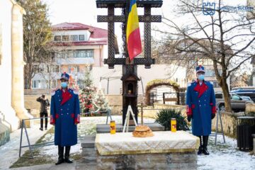 Slujbă de comemorare a eroilor Revoluției și depunere de coroane de flori, la troița Bisericii „Sfânta Înviere”