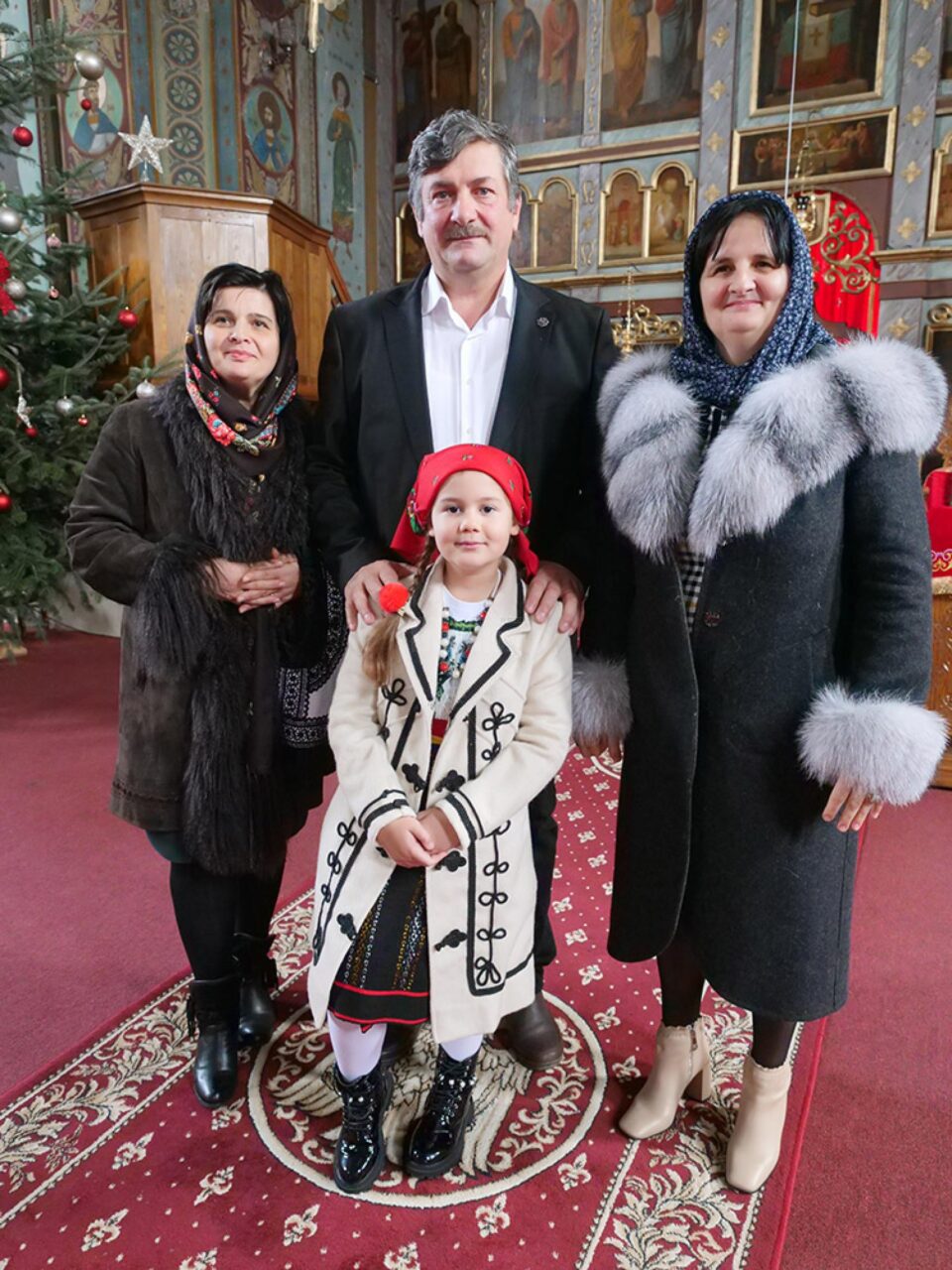 Organizatorii spectacolului de colinde din biserica ”Sfinții Împărați” de la Vicovu de Jos