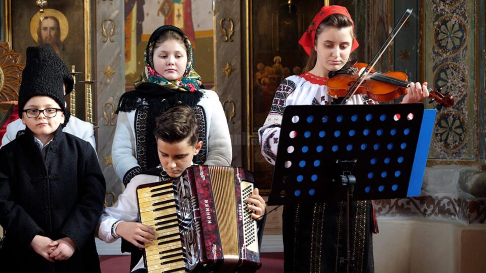 Vestea Nașterii Domnului adusă de copii la Vicovu de Jos, într-un spectacol organizat în biserica ”Sfinții Împărați”