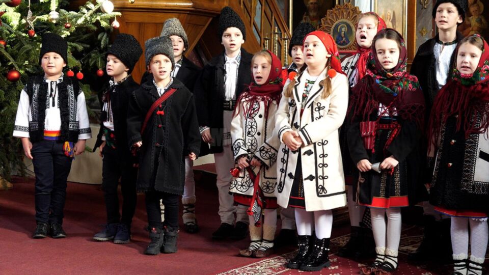 Vestea Nașterii Domnului adusă de copii la Vicovu de Jos, într-un spectacol organizat în biserica ”Sfinții Împărați”
