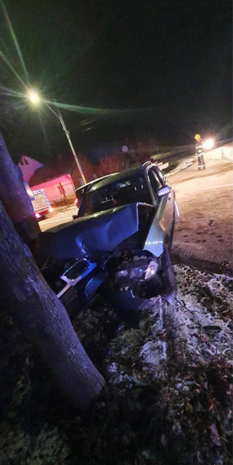 O șoferiță de 18 ani, la volanul unui BMW, a ”ratat” curba de la intrarea pe Aleea Cetății O șoferiță de 18 ani, la volanul unui BMW, a ”ratat” curba de la intrarea pe Aleea Cetății