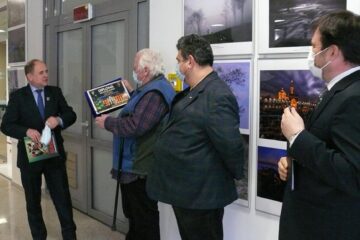 Diplomă de excelență, pentru întreaga activitate în slujba culturii, oferită artistului plastic sucevean Liviu Suhar