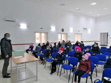 Tablete și dulciuri pentru elevii de la Școala Gimnazială Zamostea