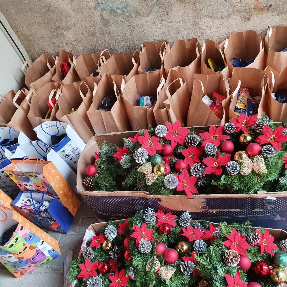 Campania „Bunicii nu sunt singuri de Crăciun” a continuat și în acest an la Câmpulung Moldovenesc