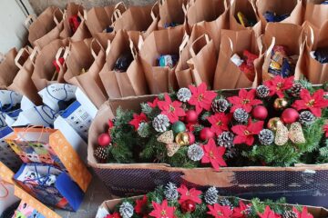 Campania „Bunicii nu sunt singuri de Crăciun” a continuat și în acest an la Câmpulung Moldovenesc