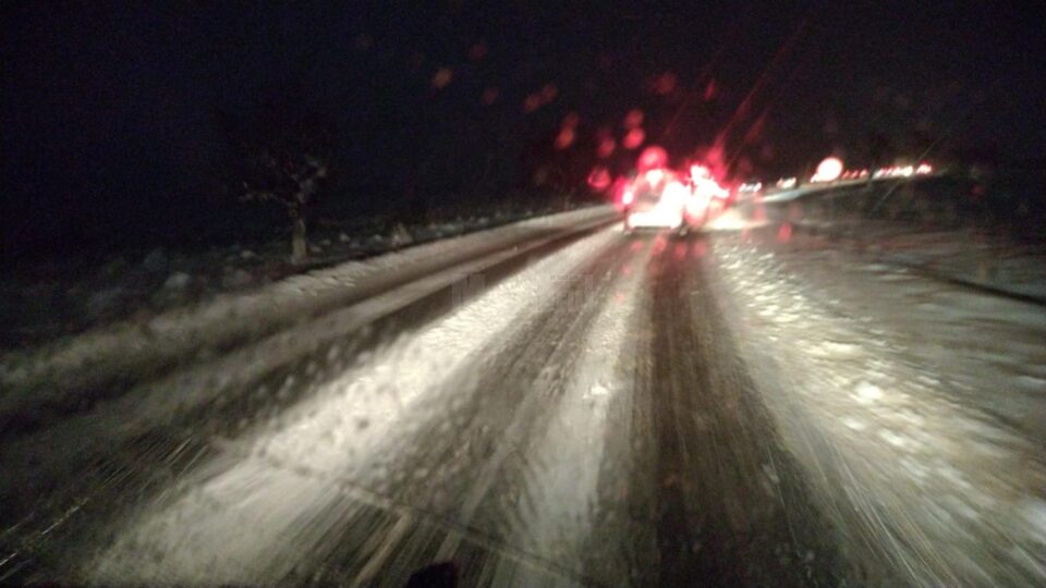 Drumurile naționale din județul Suceava sunt deschise traficului. Circulația rutieră este îngreunată de ninsorile abundente