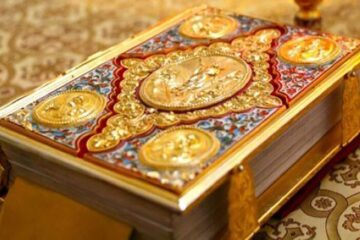Care este începutul Sfintei Liturghii și ce semnifică el?