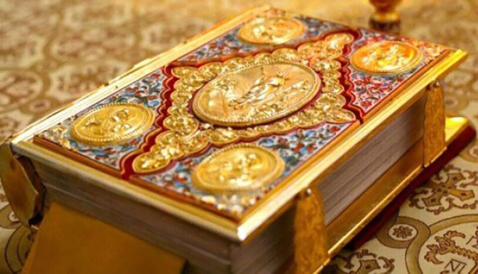 Care este începutul Sfintei Liturghii și ce semnifică el?