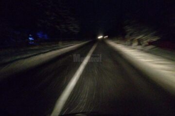 Drumurile naționale sunt „la negru” în zona Sucevei. Circulație în condiții de iarnă în zona de munte