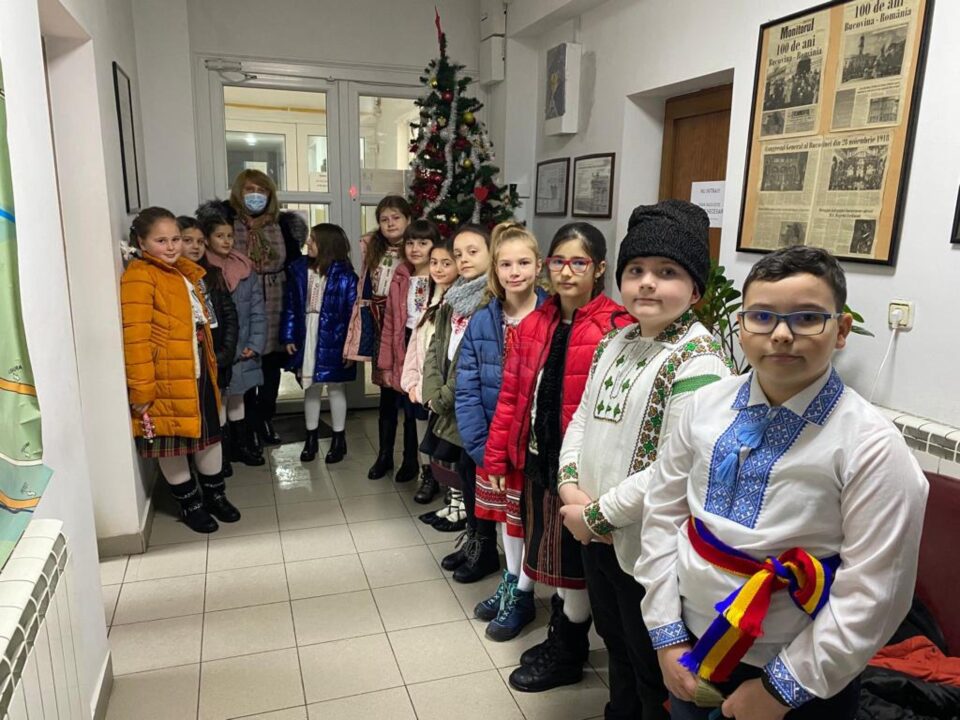 Elevii clasei a III-a A, de la Școala Gimnazială ,,Ion Creangă", la sediul Monitorului de Suceava Elevii clasei a III-a A, de la Școala Gimnazială ,,Ion Creangă", la sediul Monitorului de Suceava