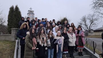 Voluntarii Asociației Tinerilor Ortodocși Suceveni au ajuns cu daruri, și în acest an, la zeci de copii și tineri necăjiți din județ