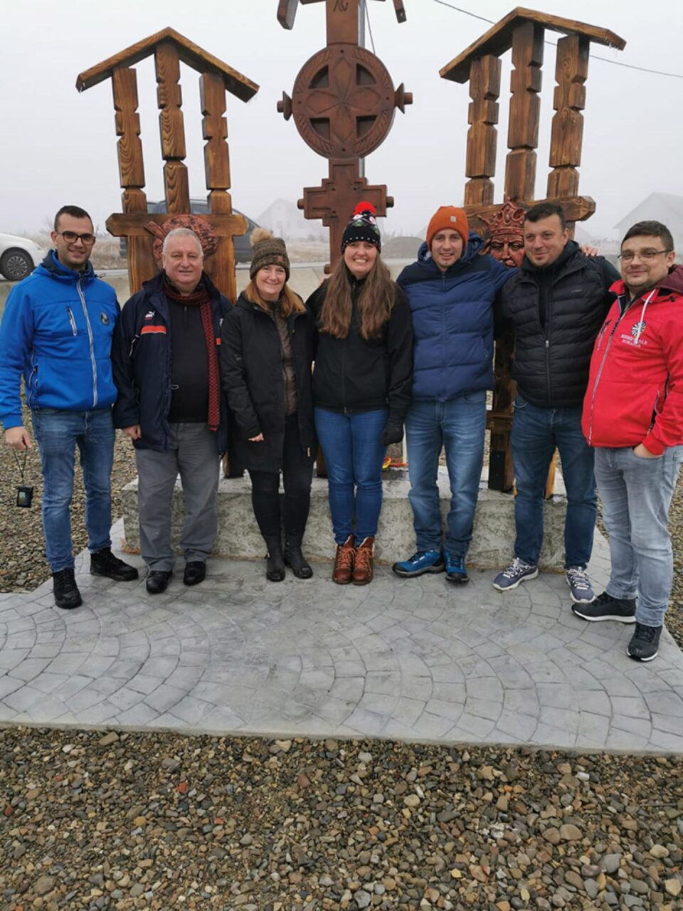 Round Table 4 Suceava și Club 41 Suceava nr. 6 și membrii acelorași cluburi din Danemarca au oferit cadouri pentru 2.700 de copii Round Table 4 Suceava și Club 41 Suceava nr. 6 și membrii acelorași cluburi din Danemarca au oferit cadouri pentru 2.700 de copii