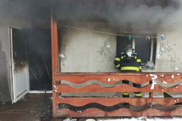 O bătrână în vârstă de 92 de ani a murit arsă de vie într-o bucătărie de vară