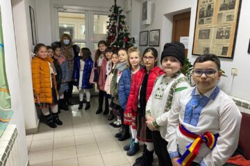 Elevii clasei a III- a A de la Școala Gimnazială ,,Ion Creangă la sediul Monitorul de Suceava