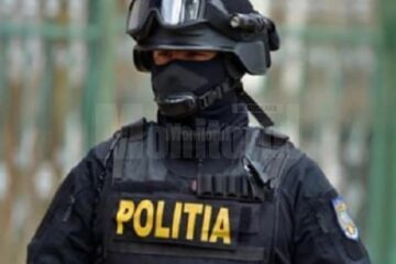 Un condamnat ascuns în casă, ridicat după o intervenție în forță a ”mascaților” Poliției