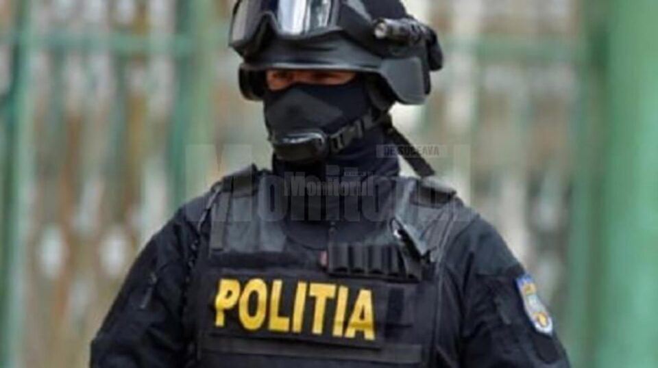 Un condamnat ascuns în casă, ridicat după o intervenție în forță a ”mascaților” Poliției