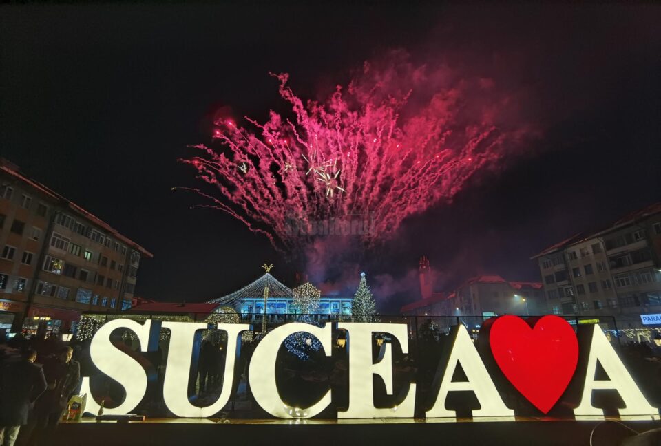 Grandios foc de artificii, în centrul Sucevei, la trecerea în 2022