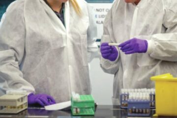 Primele cazuri de Omicron în Suceava: o femeie venită din Marea Britanie și bebelușul ei, în vârstă de 2 luni