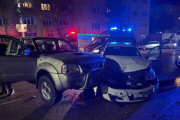 Doi soți și fetița lor de 7 ani, băgați în spital de o șoferiță care nu a dat prioritate în intersecție