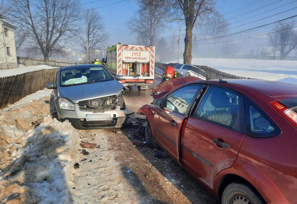O întreagă familie a ajuns la spital din cauza unui derapaj provocat de viteză